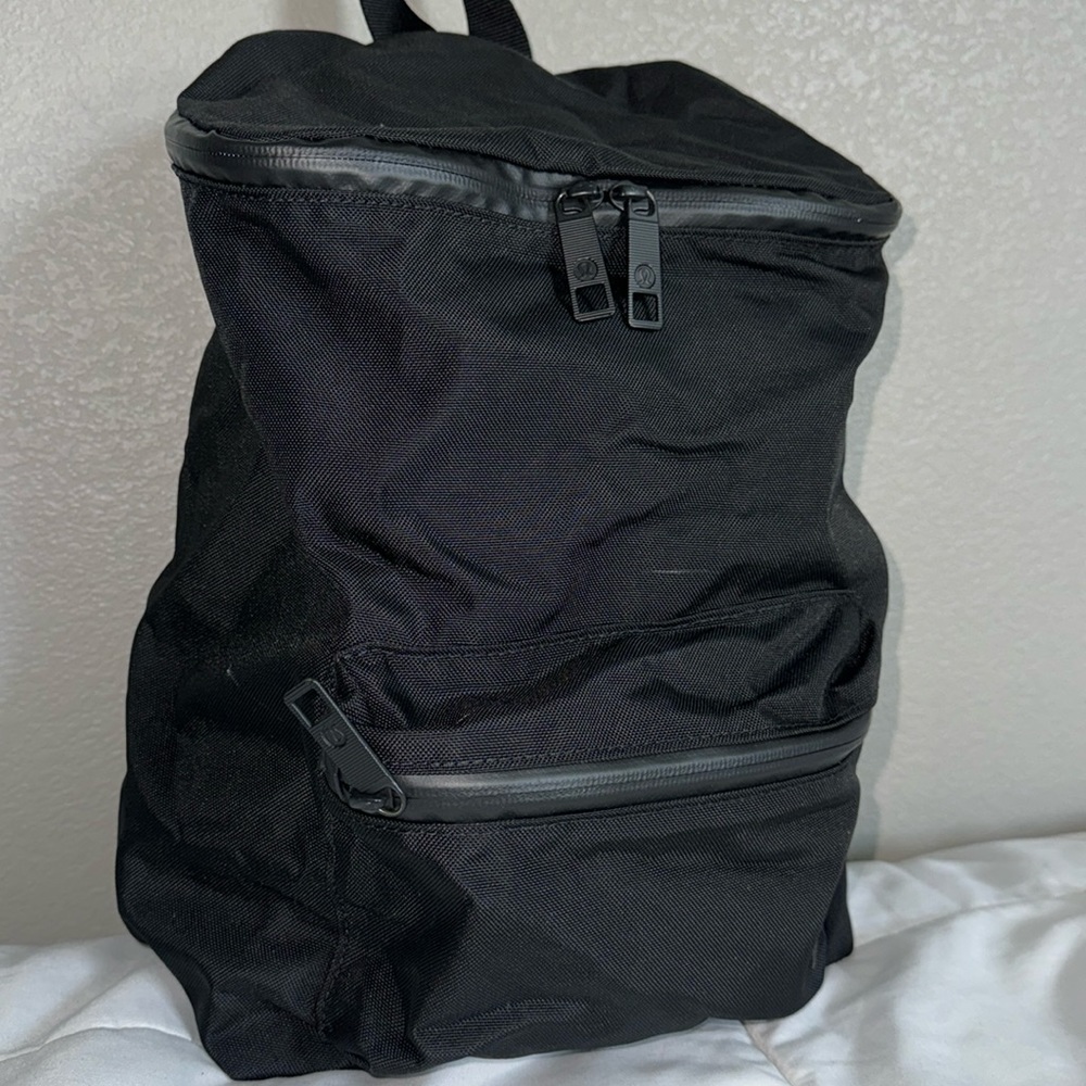 LULULEMON BACKPACK WITH BLACK HARDWARE/LOGO